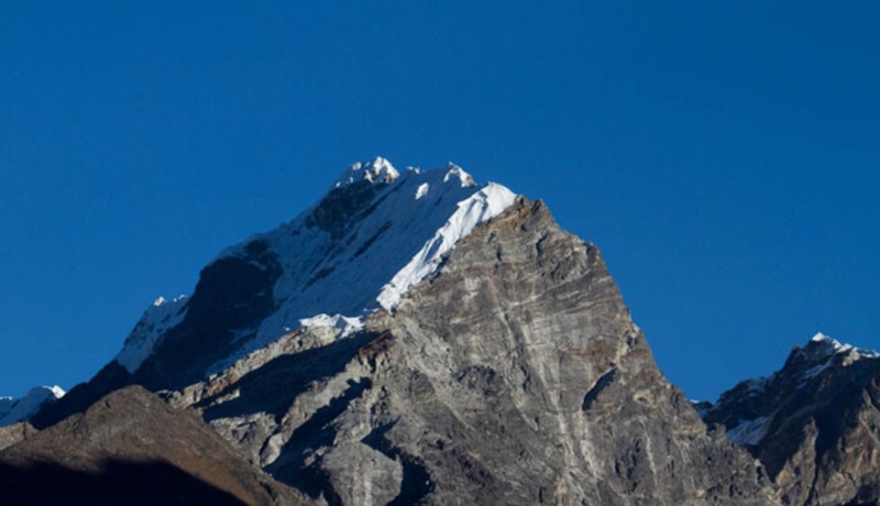 Lobuche Peak Climbing Banner Image